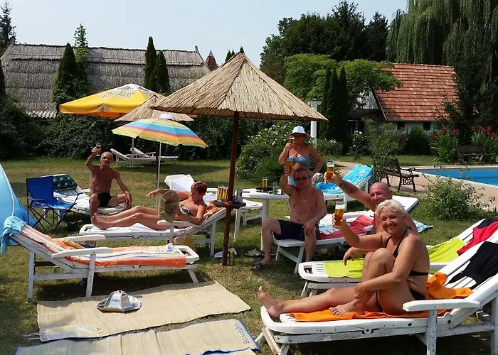 Kentaur Ueduelofalu منتجع Balatonboglár