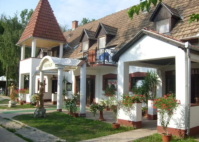 Kentaur üdülőfalu Üdülőközpont Balatonboglár