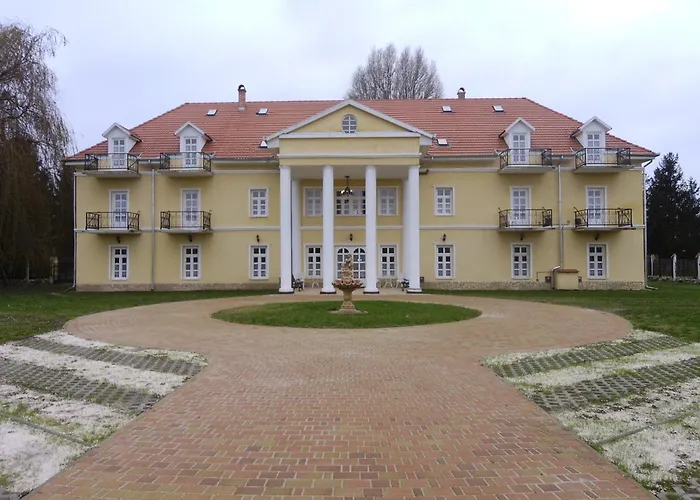 منتجع Kentaur Ueduelofalu Balatonboglár